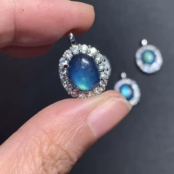 Collier pendentif en aquamarine naturelle