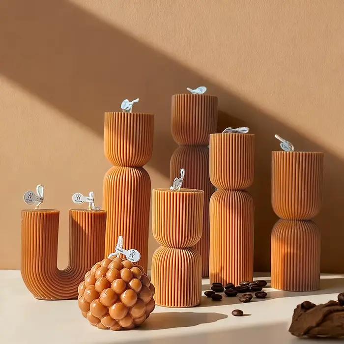 Moule à bougie cylindrique torsadé géométrique