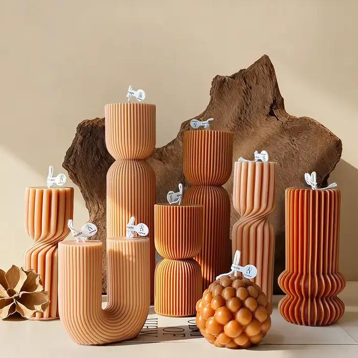 Moule à bougie cylindrique torsadé géométrique