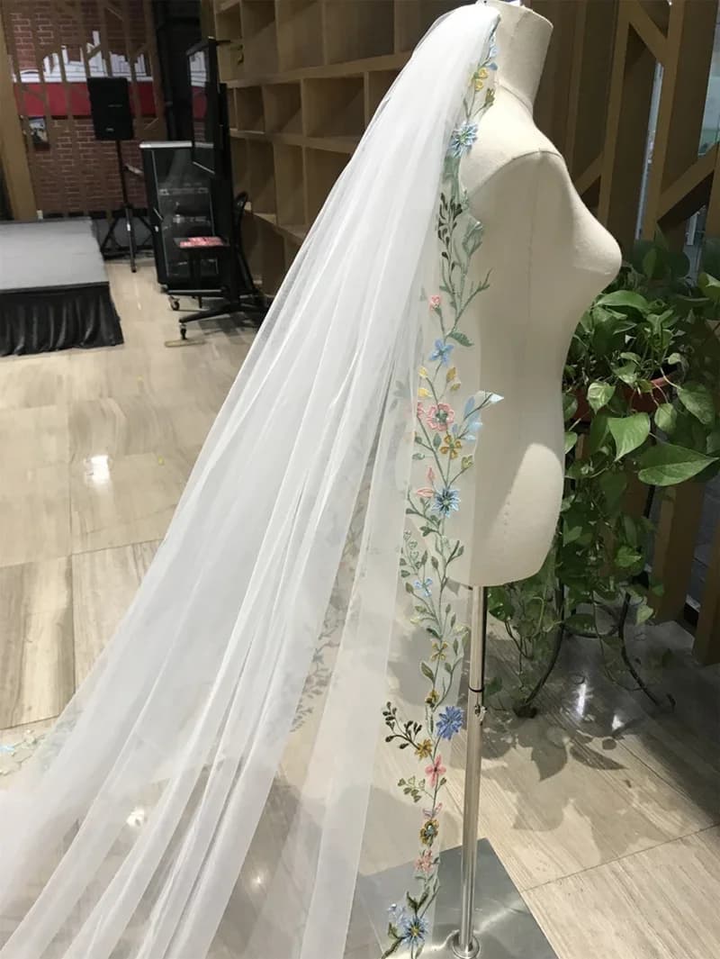 Voile de mariage à fleurs colorées, voile de mariée en dentelle fait à la main, parfait pour les cér